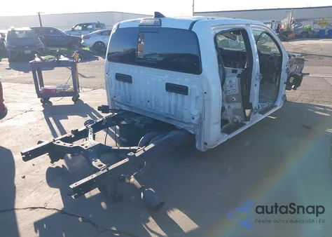 2018 Toyota Tacoma Trd Off Road z USA, uszkodzony, nr VIN 3TMAZ5CN8JM068737